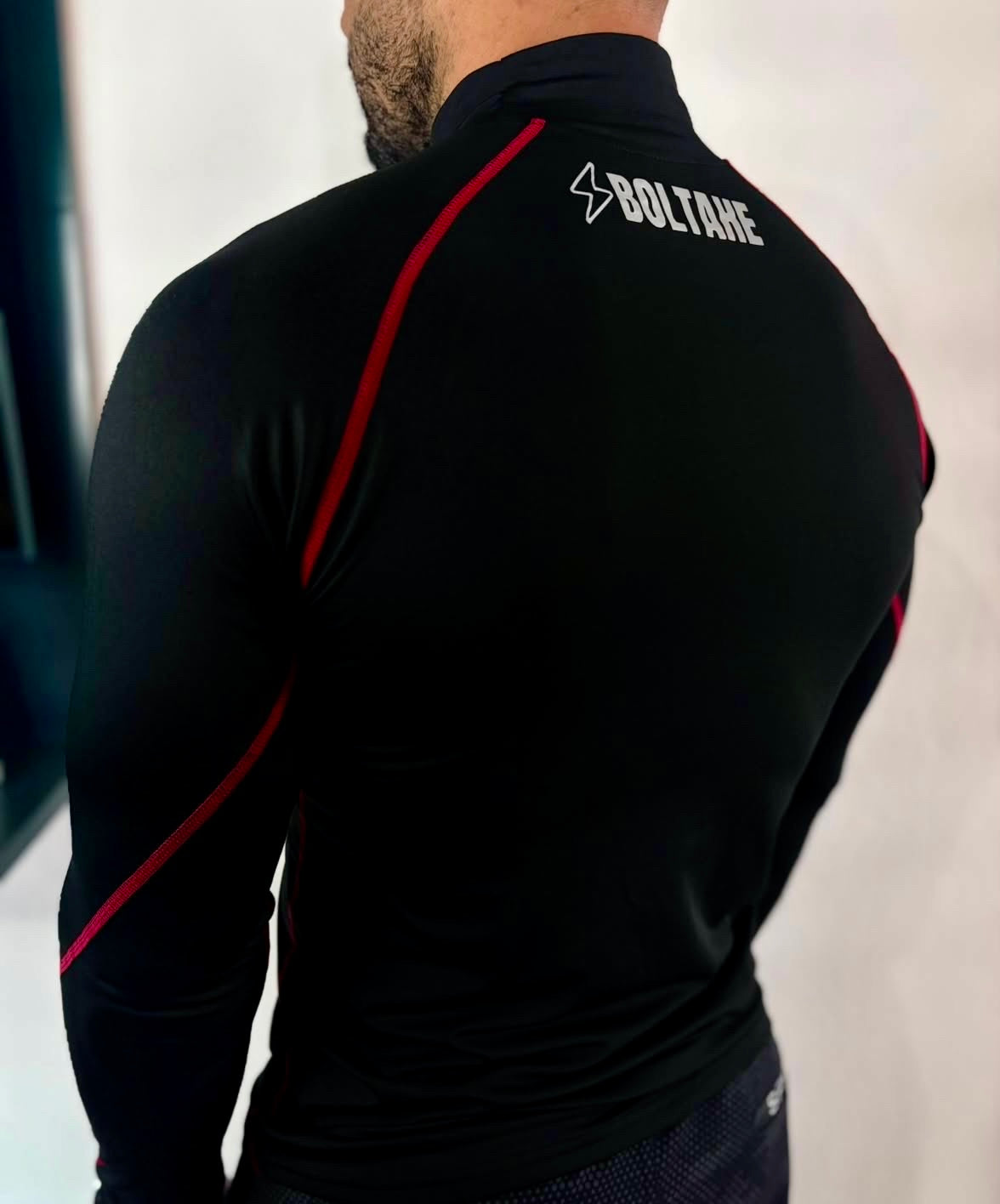 LONG-SLEEVED RED