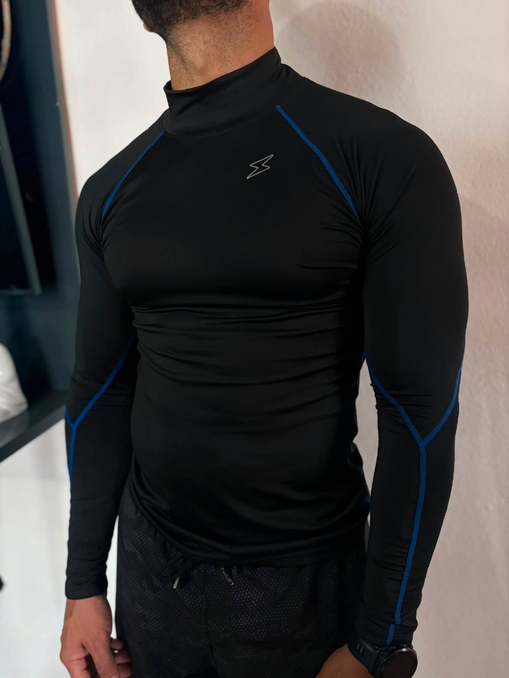 LONG-SLEEVED BLUE